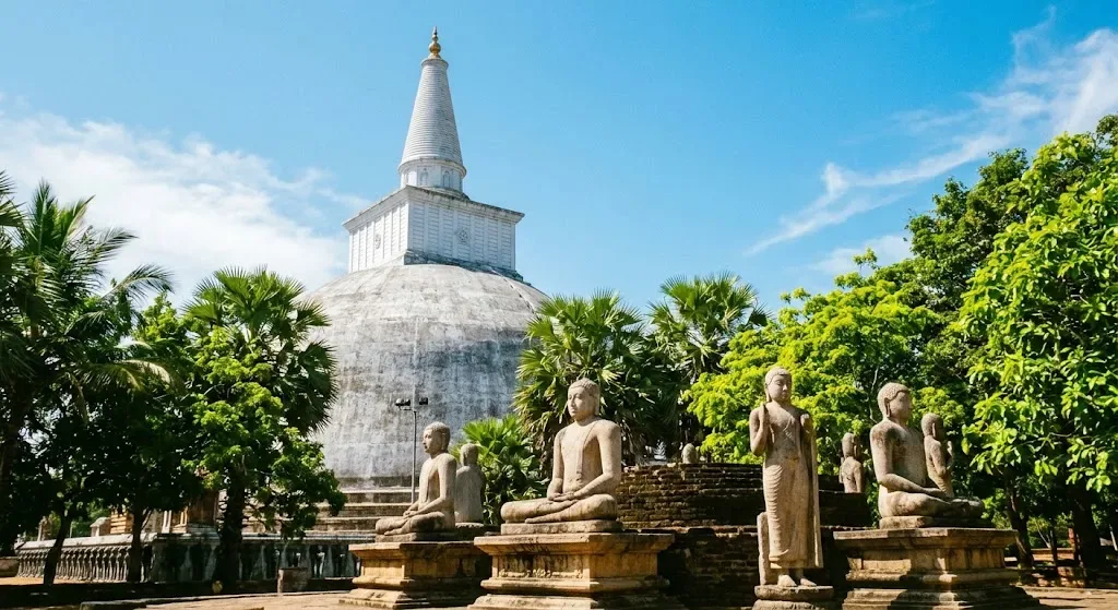 Complete private Sri Lanka tour across ancient cities, mountains and beaches